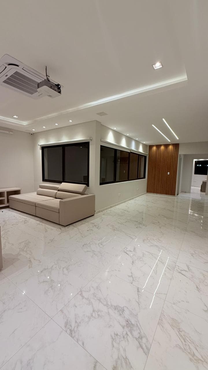 En Venta – Residencia Moderna Amoblada En Barrio Los Laureles, foto 5