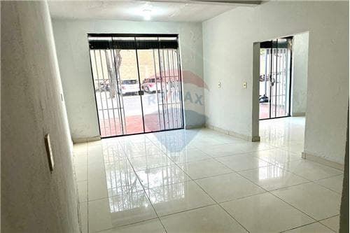 Casa con salones comerciales, foto 2