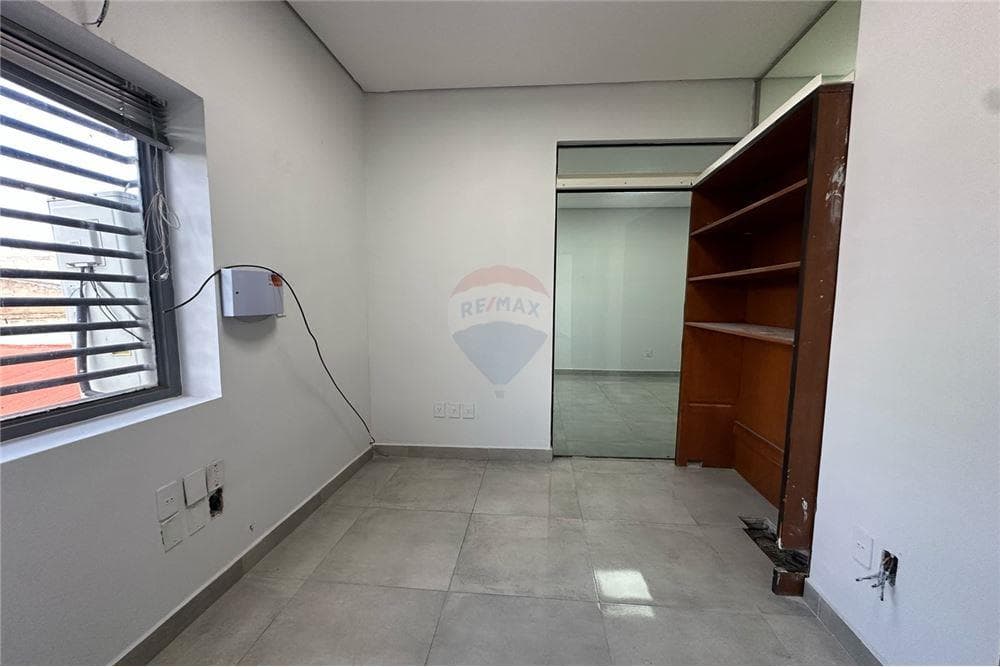 Se alquila equipada oficina en sajonia — foto 4