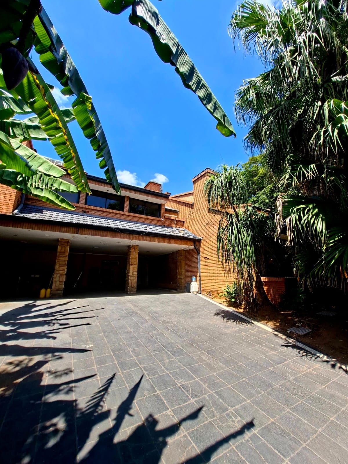 Casa En Venta, Residencia A Remodelar, Barrio Mcal. Estigarribia