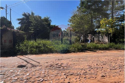 Terreno c/ construcción a refaccionar-Ñemby, foto 1