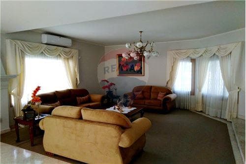 Amplia propiedad de 2.400 m2 con mansion en Fernando de la Mora fona norte, foto 1