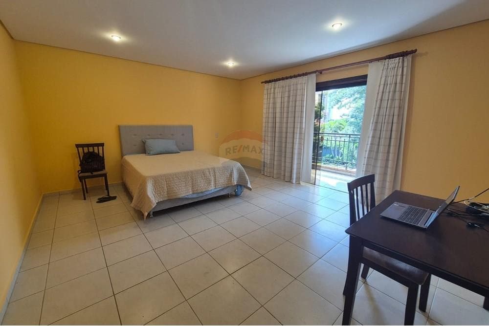 Residencia de 4 dormitorios en Las Lomas, foto 2