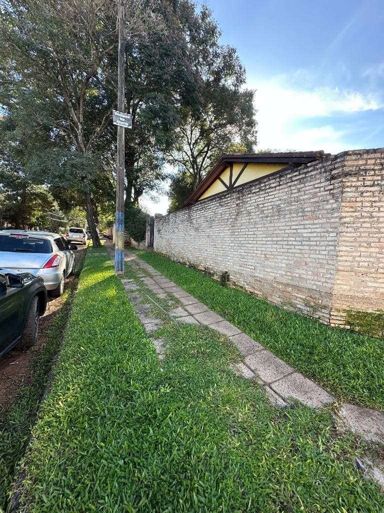 en Venta, estratégica casa en Luque en esquina, detrás del Shopping Madero, foto 2