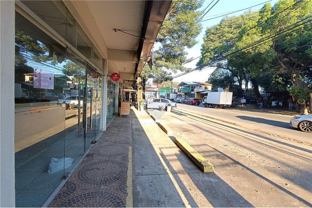 Local comercial sobre 11 de set c/zavala, foto 2