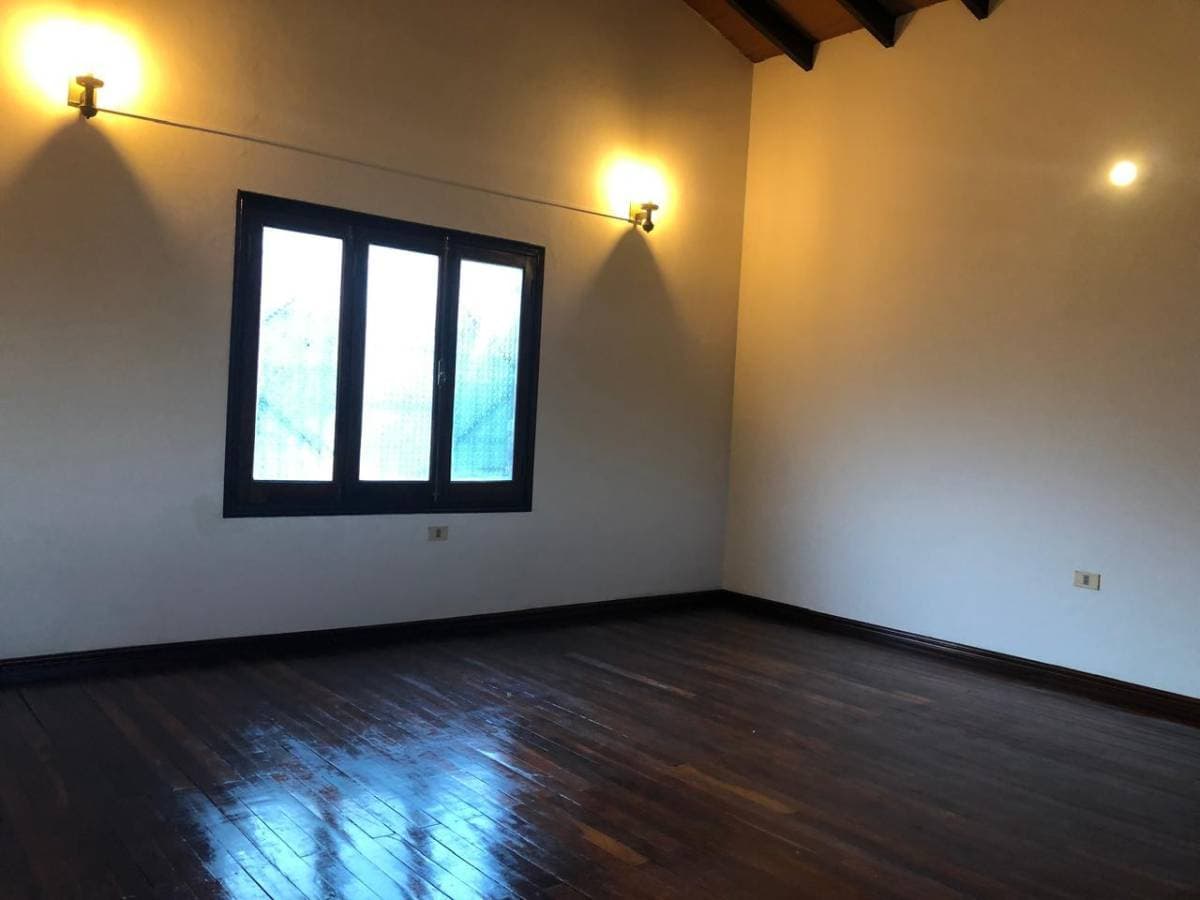 amplia casa en Luque, Barrio Laurelty . ID 45538, foto 5