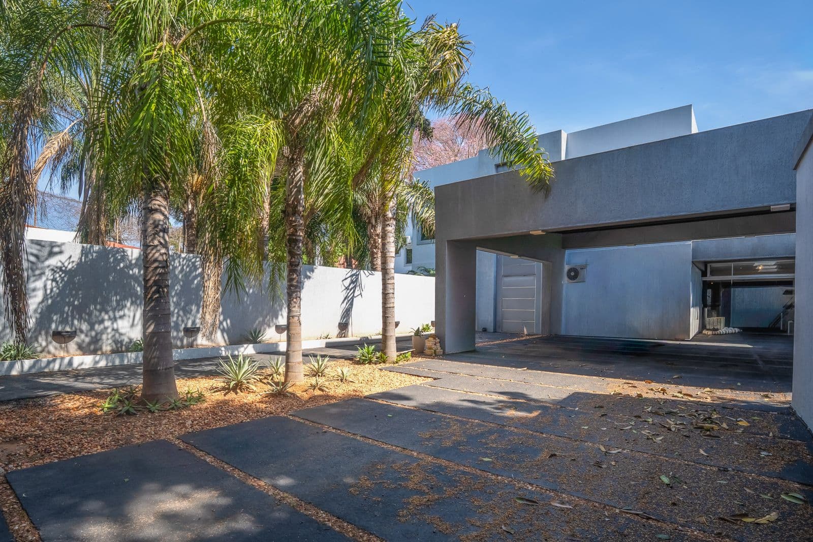 Hermosa y amplia residencia amoblada en lambare, foto 4