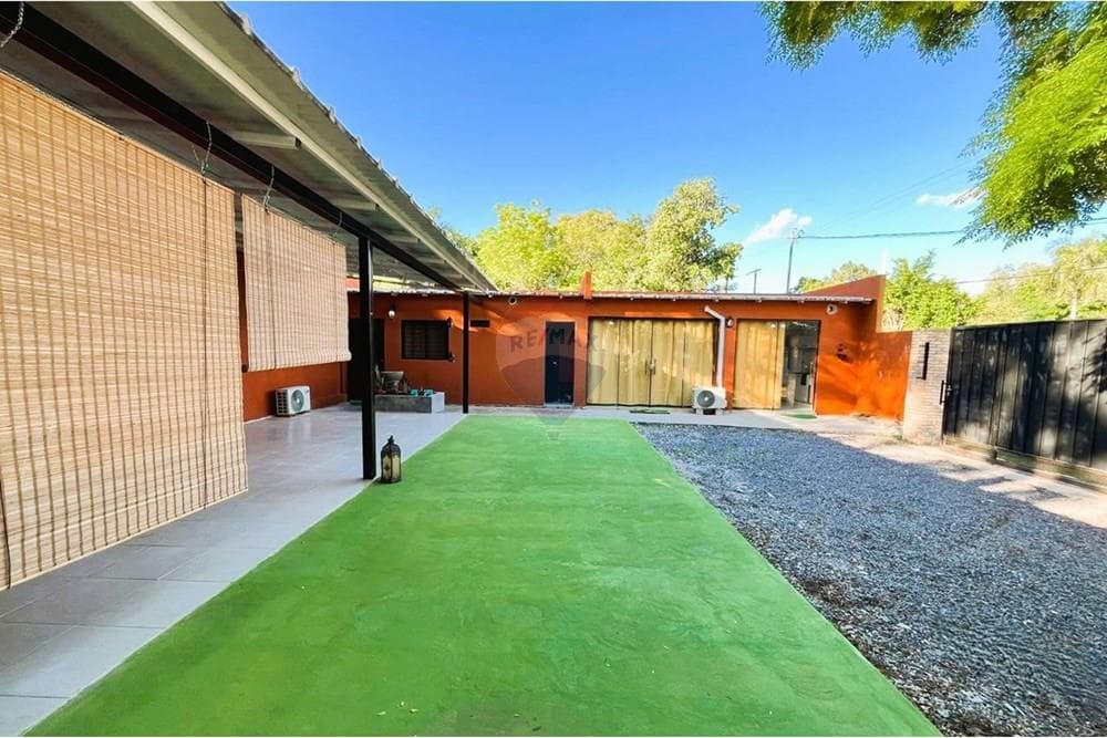 En Venta Casa frente al Hotel Los Alpes - Sanber
