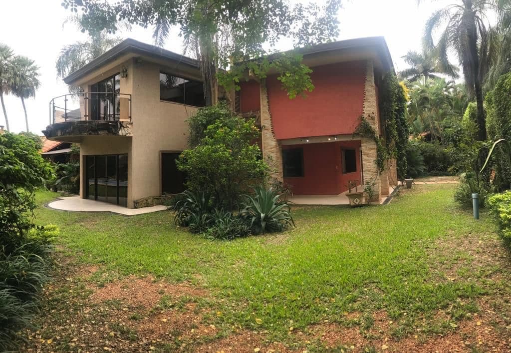 Los laureles , en alquiler, amplia residencia de 6 dormitorios, foto 1