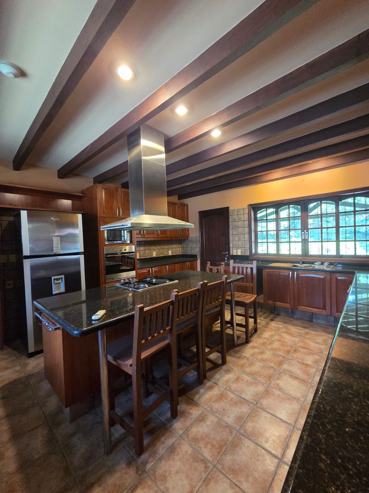 En venta amplia casa en esquina – San Bernardino, foto 3