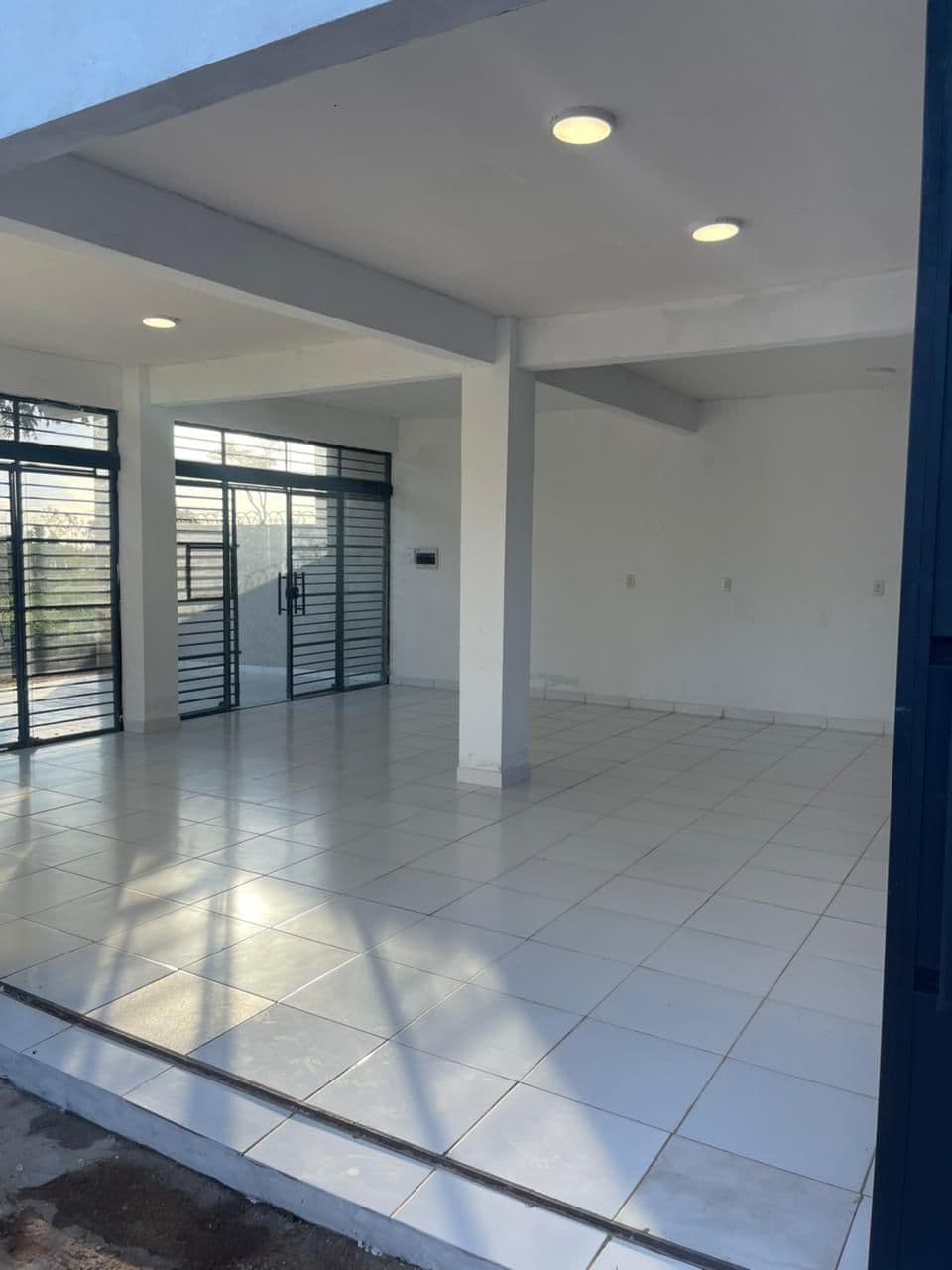 Salon comercial en ypane, foto 3