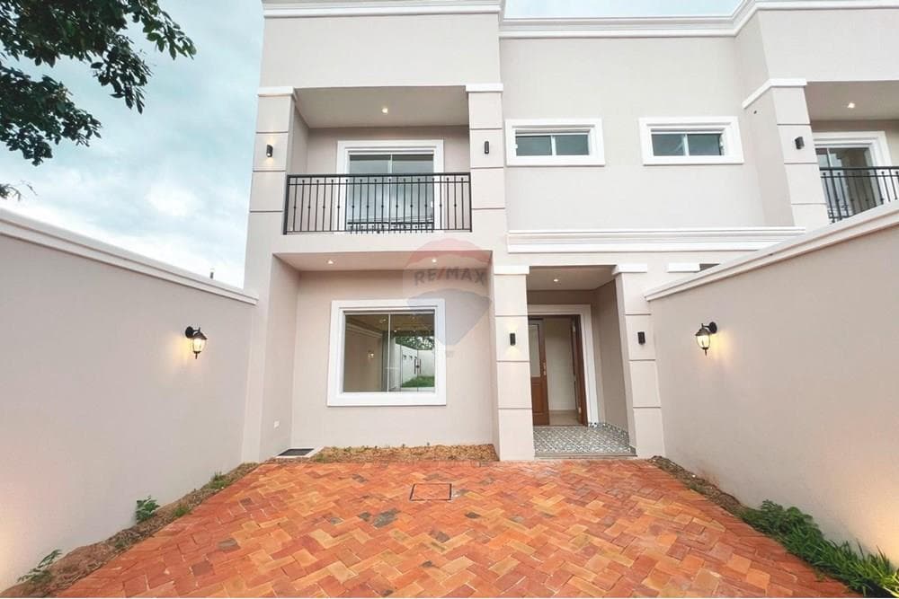 Vendo duplex a estrenar sobre avda del yacht
