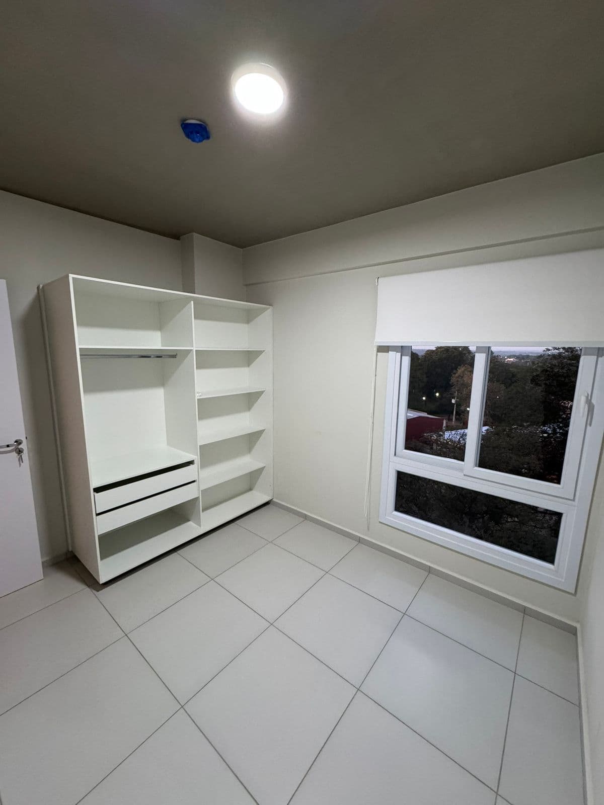 departamento 2 Dormitorios con cochera Complejo República Luque — foto 4