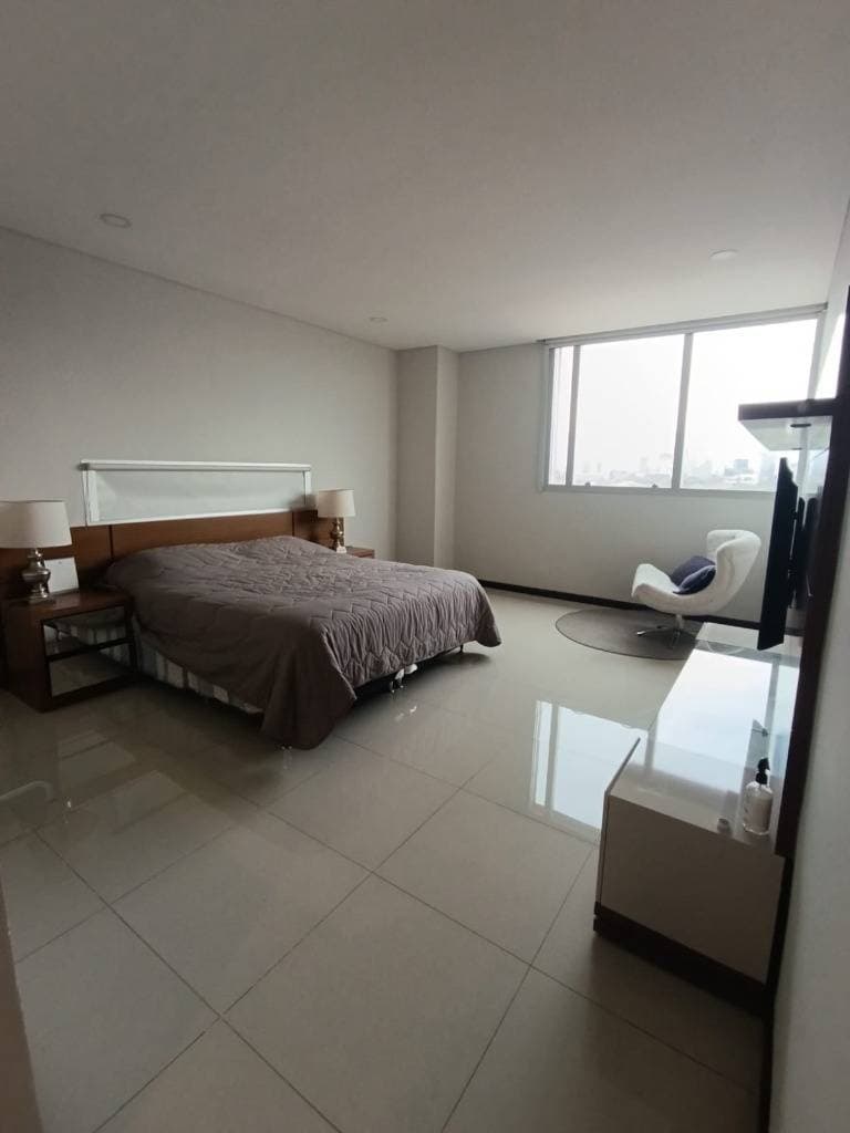 Amplio departamento de 3hab en suite amoblado — foto 4