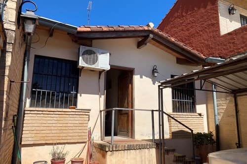 Vendo casa a refaccionar en lambare valle apua