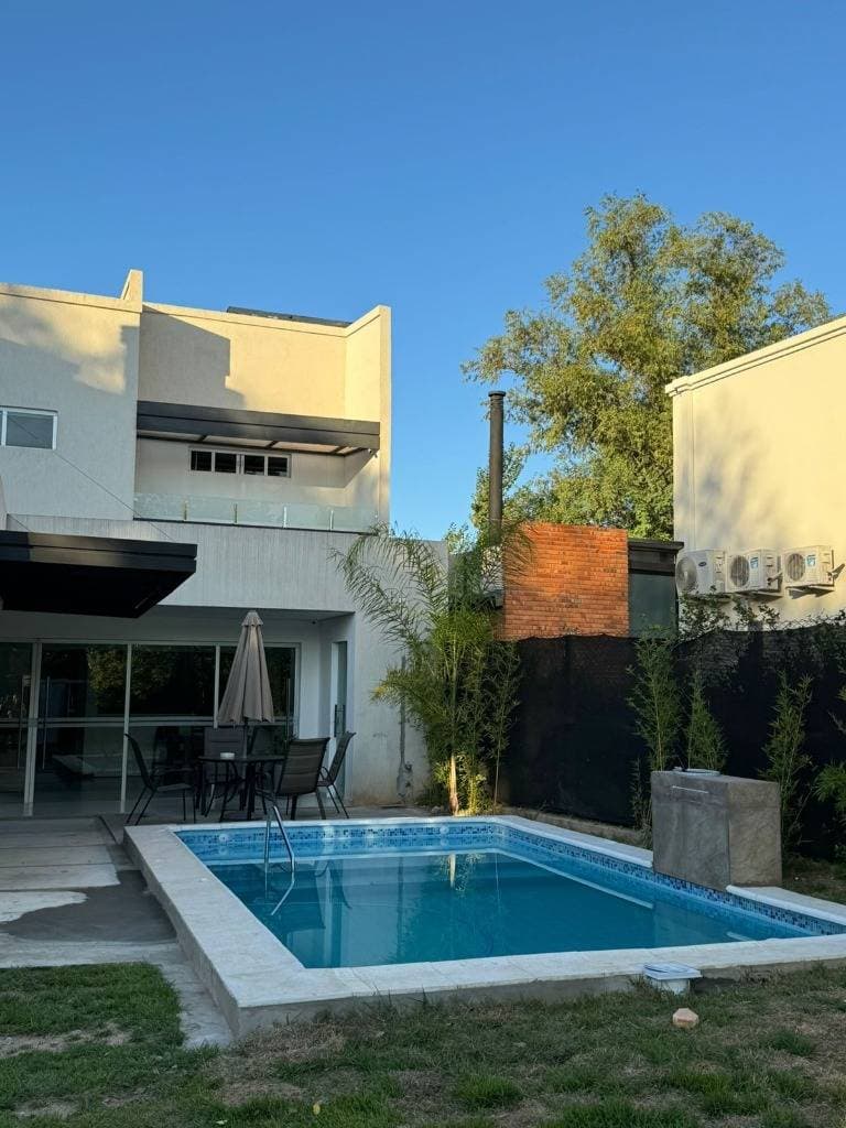 Alquilo hermosa propiedad en condominio surubi’i