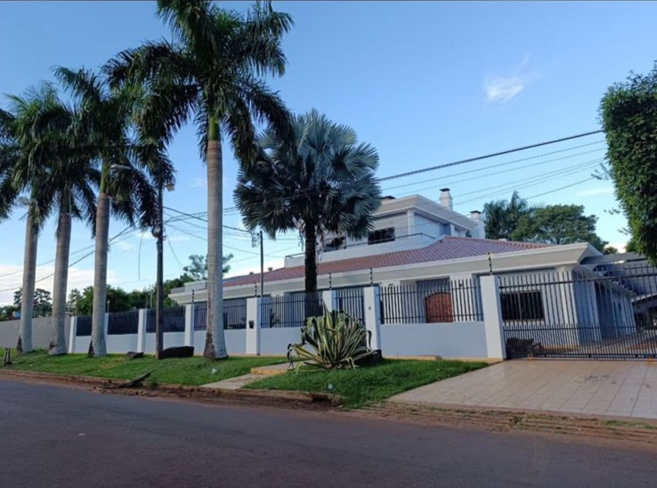 Amplia Residencia En Hernandarias — foto principal