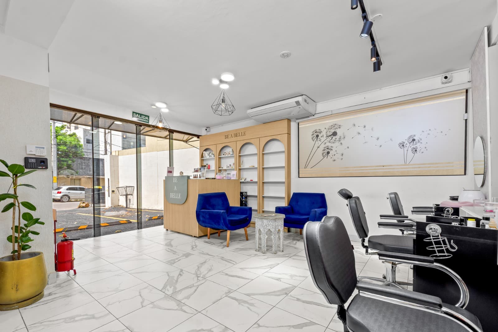 Alquiler – Importante Casa para Salón Comercial u Oficinas