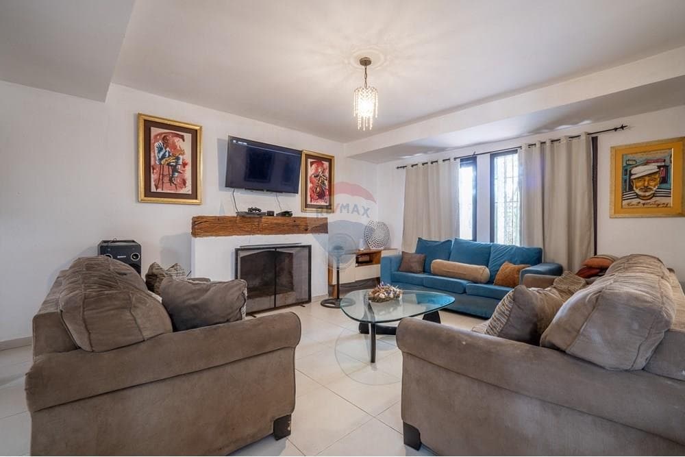 Casa con 4 dormitorios y piscina, foto 3
