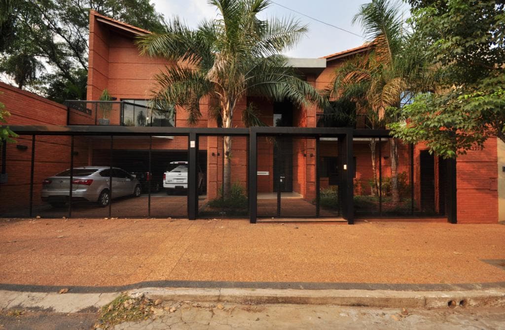 Vendo hermosa residencia en el barrio Mburicao de Asuncion