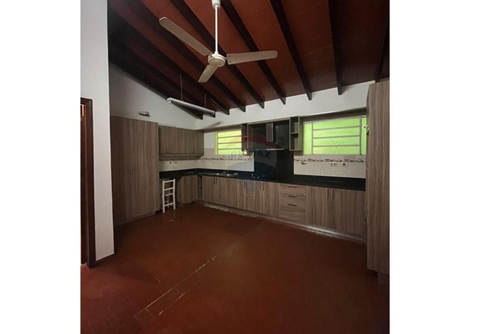 Casa detras de la municipalidad de fdo de la mora — foto 2