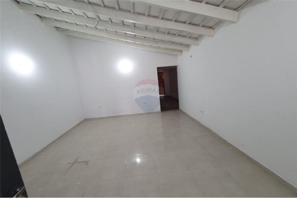 Hermosa casa en Mariano Roque Alonso, foto 2