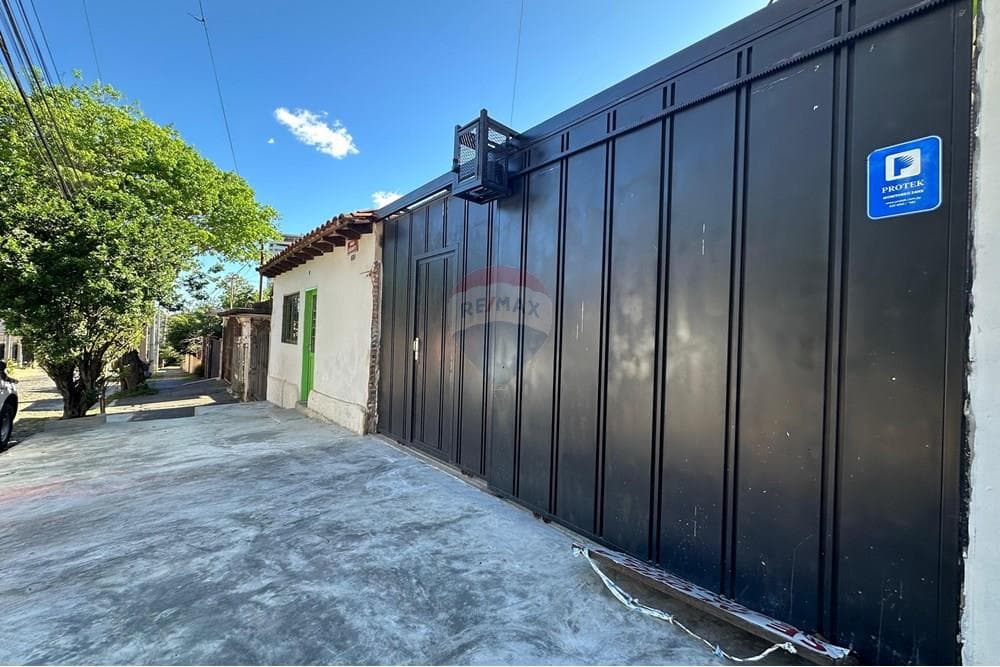 Vendo casa en zona mburucuyá