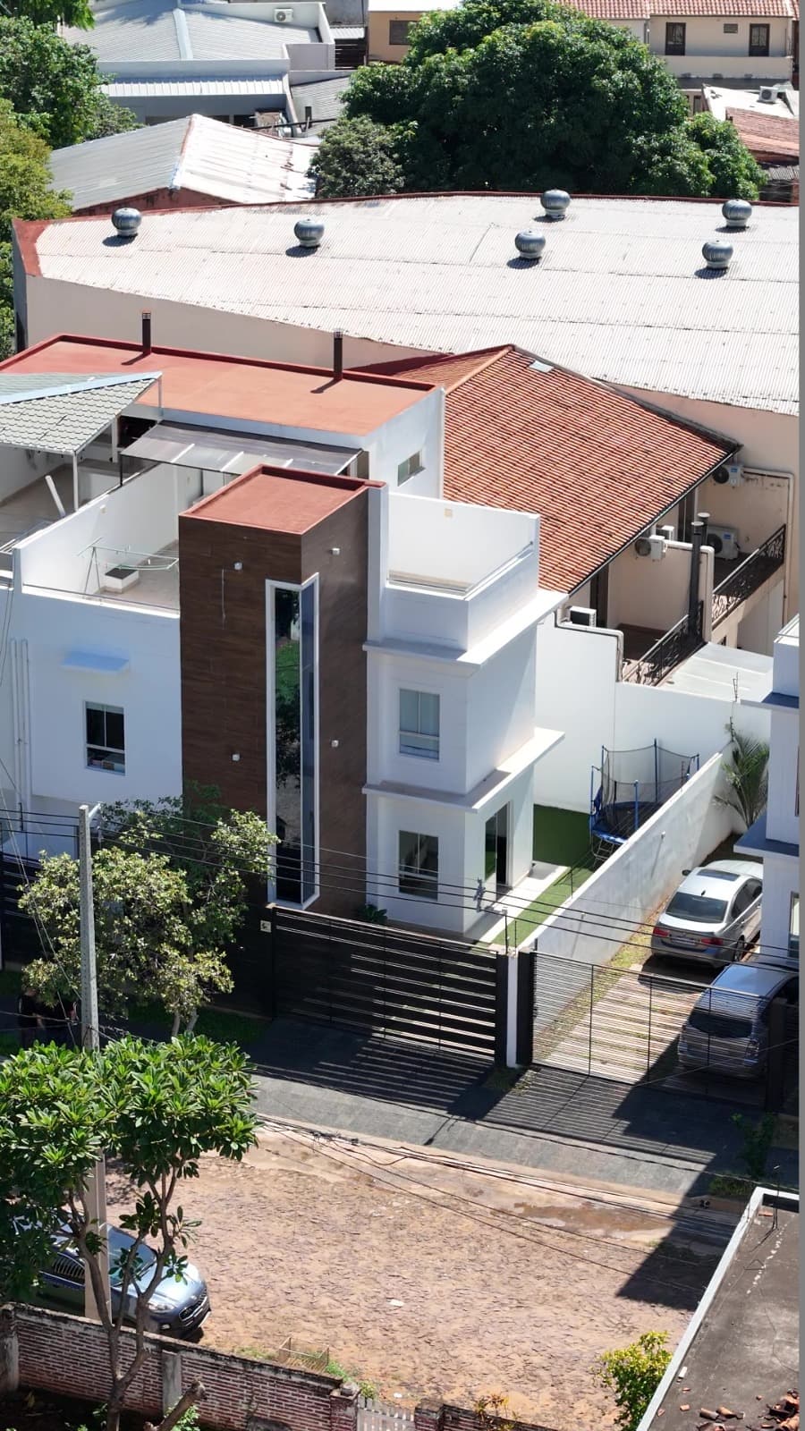 Vendo triplex estilo minimalista en Lambaré
