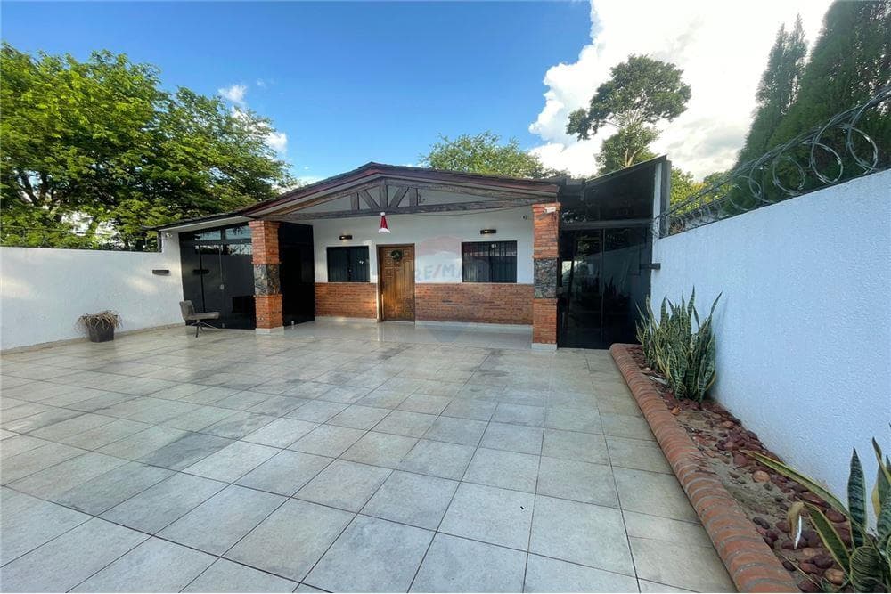 Vendo casa con piscina en Luque - marin ka'aguy