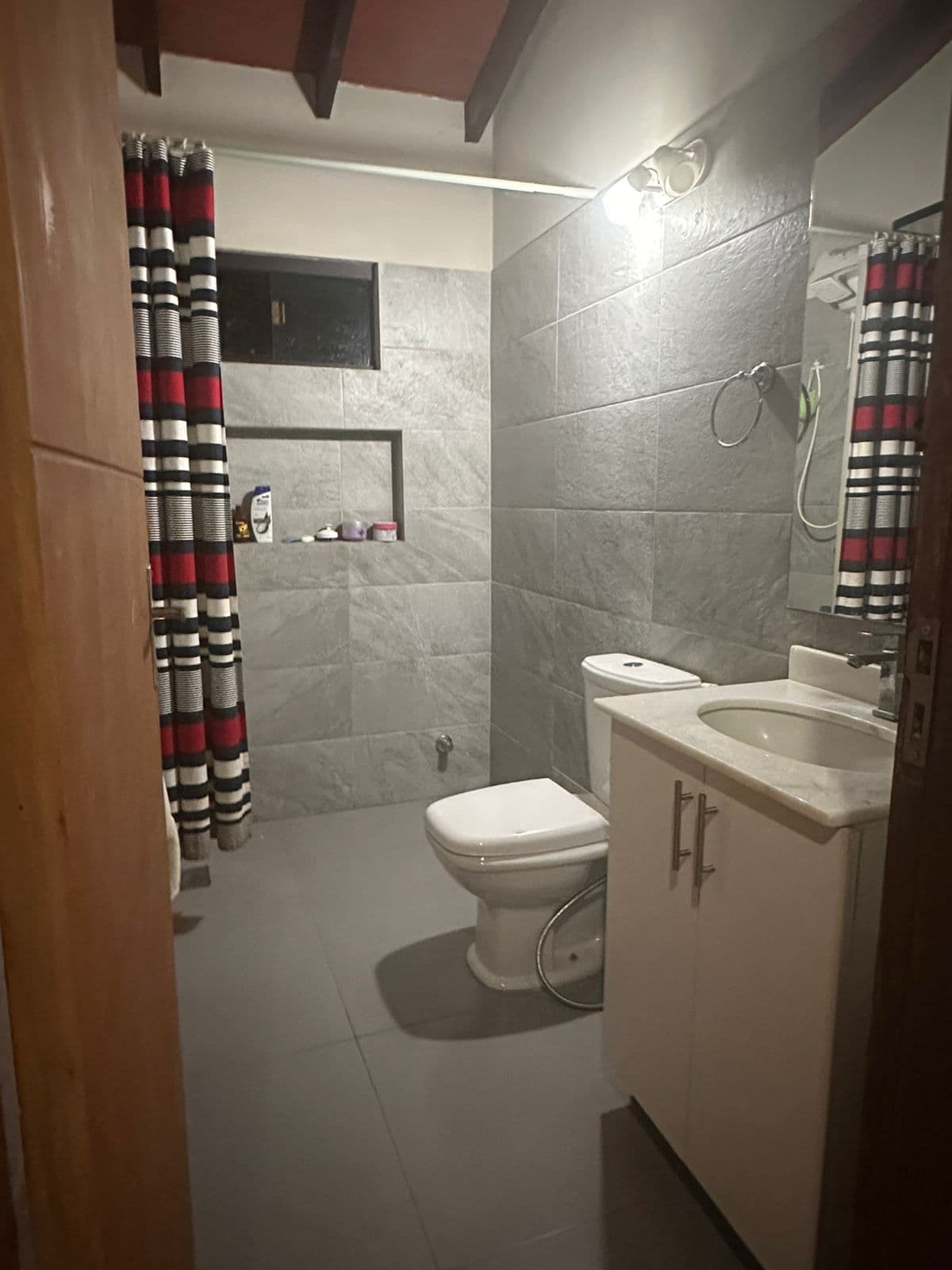Casa en Lambaré b° sta lucia, foto 5