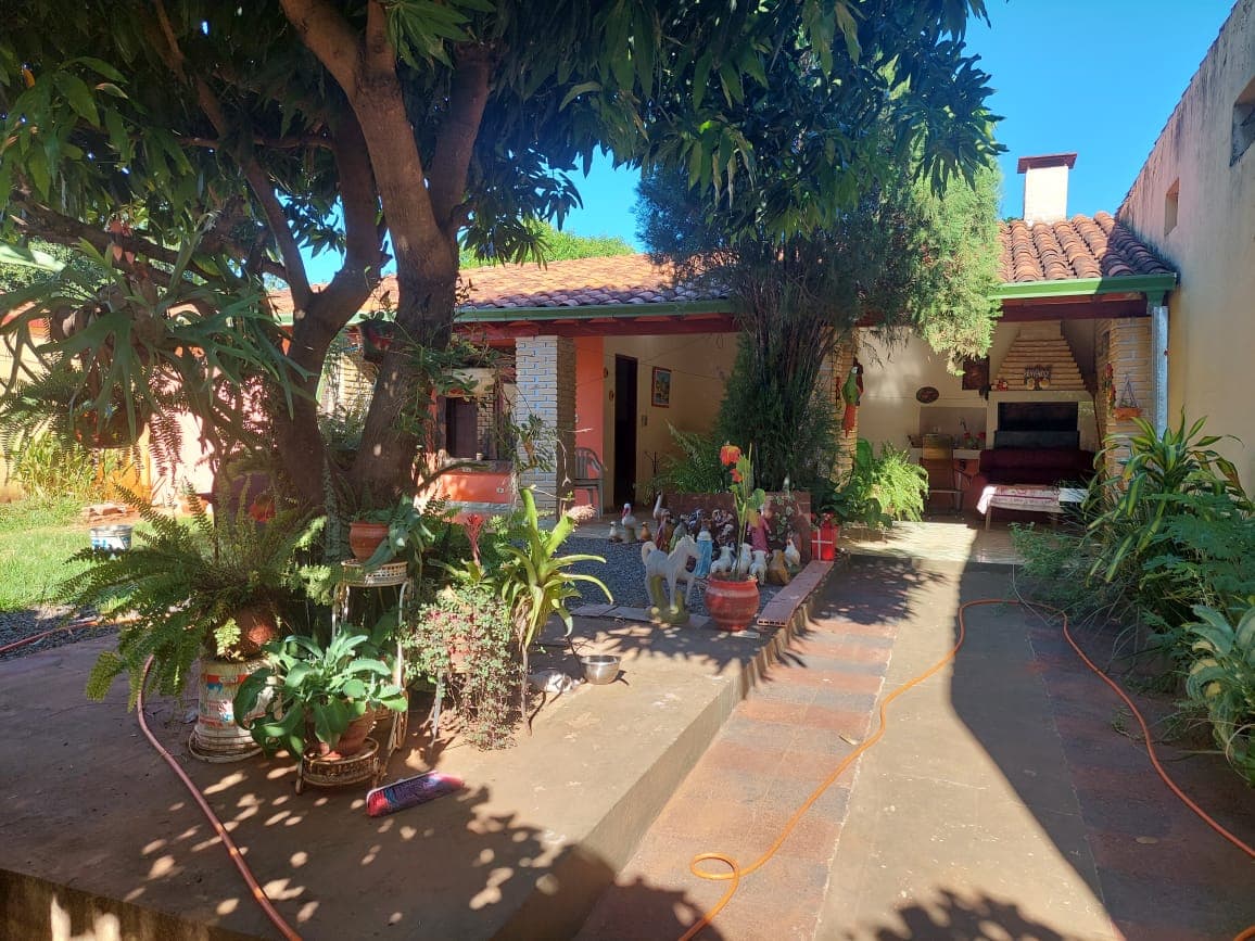 Hermosa casa en Luque, foto 2