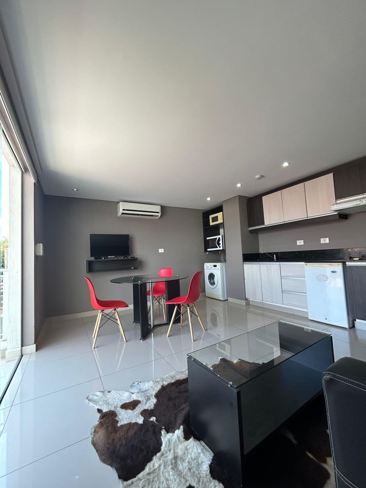 Alquilo Departamento de un dormitorio Amoblado “Edificio Blk Americana
