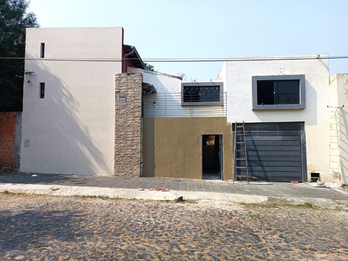Vendo casa en barrio republicano Asunción