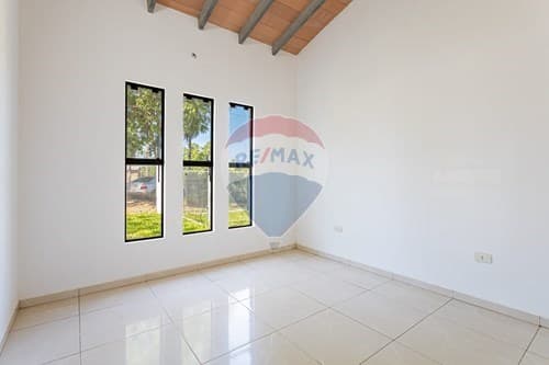 Casa-Venta-PY Central Julián Augusto Saldivar, foto 3
