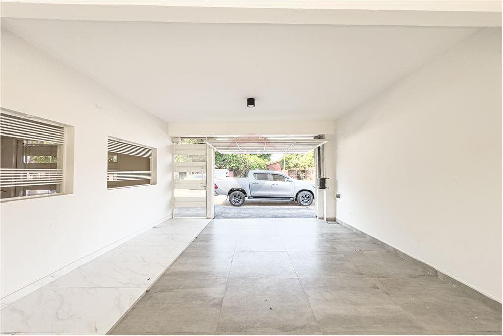En venta amplia casa con piscina en Villa Elisa, foto 2