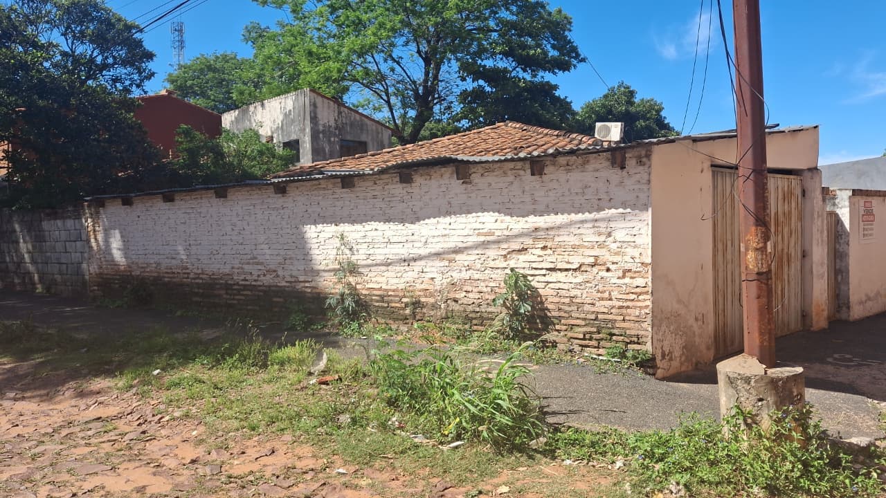 Terreno con casa a demoler en Fernando de la Mora zona sur — foto 2