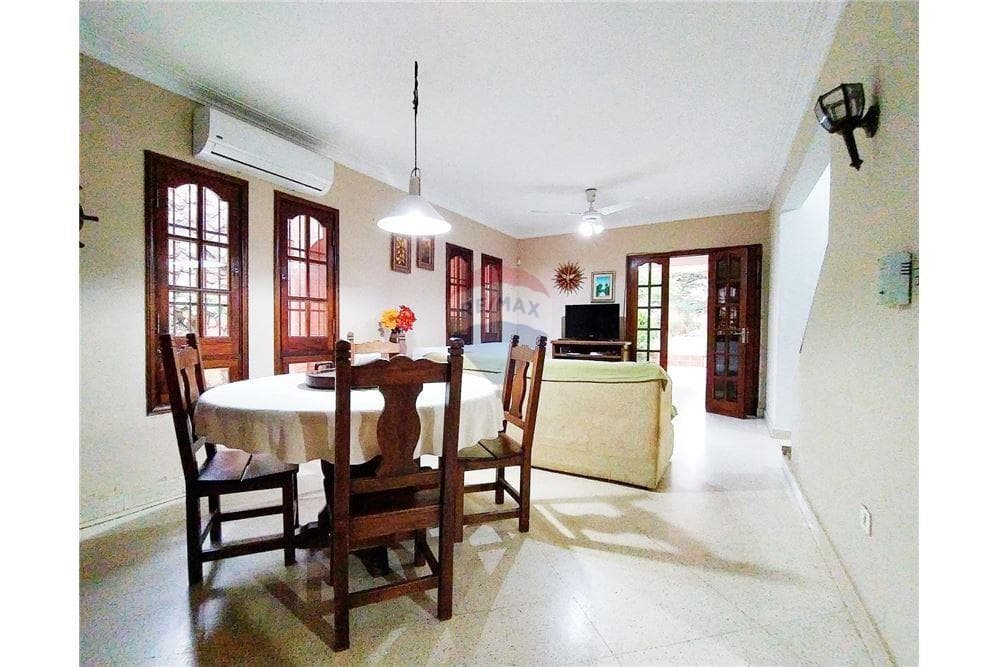 Casa con amplio terreno en Los laureles — foto 2