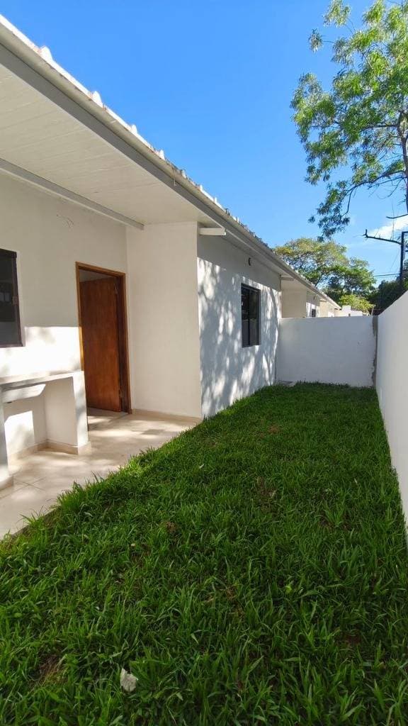Casas de estilo minimalista - en la ciudad de Mariano Roque Alonso, foto 1
