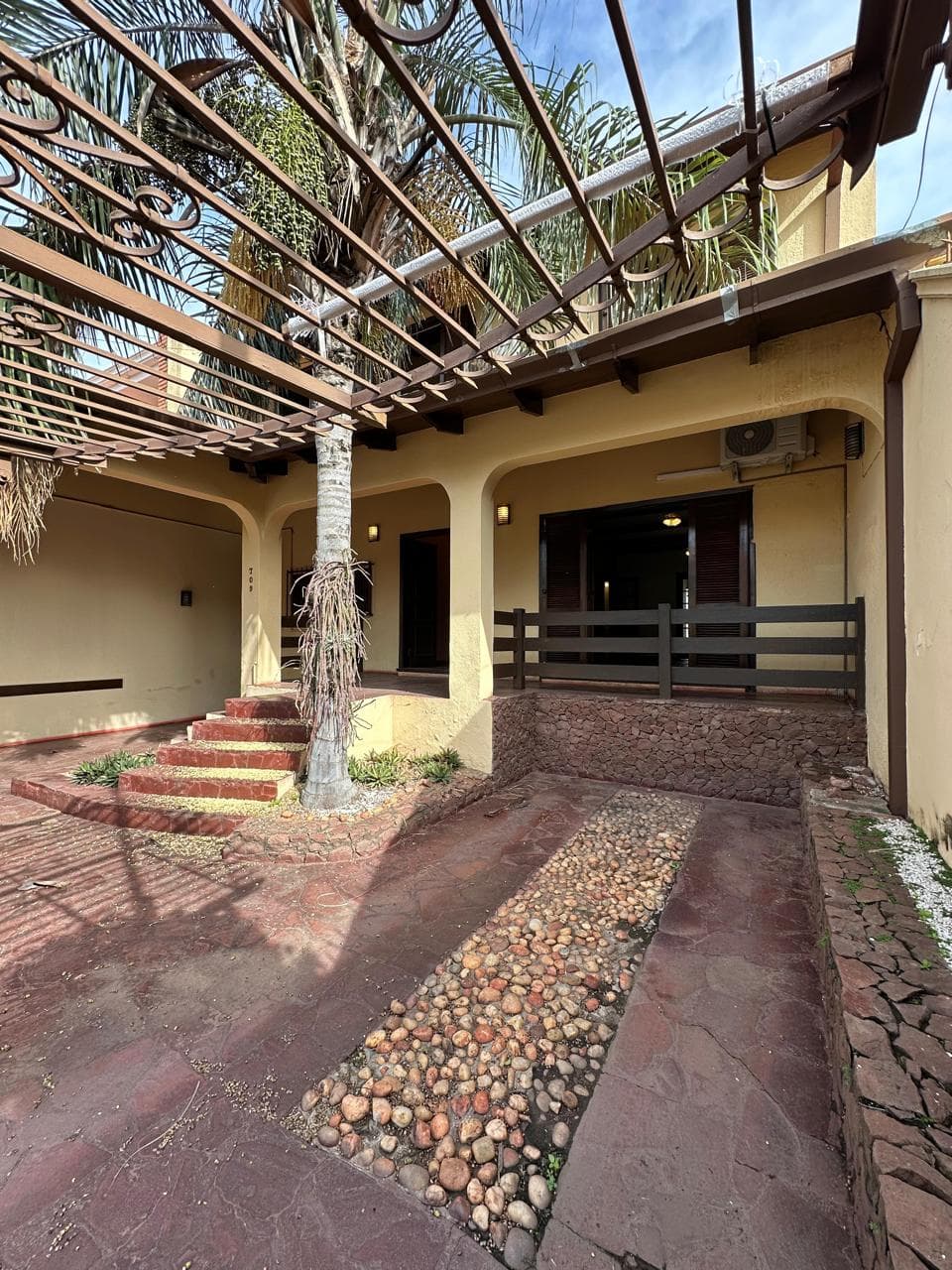 Residencia de 3 dormitorios de 2 pisos- barrio Jara, foto 4