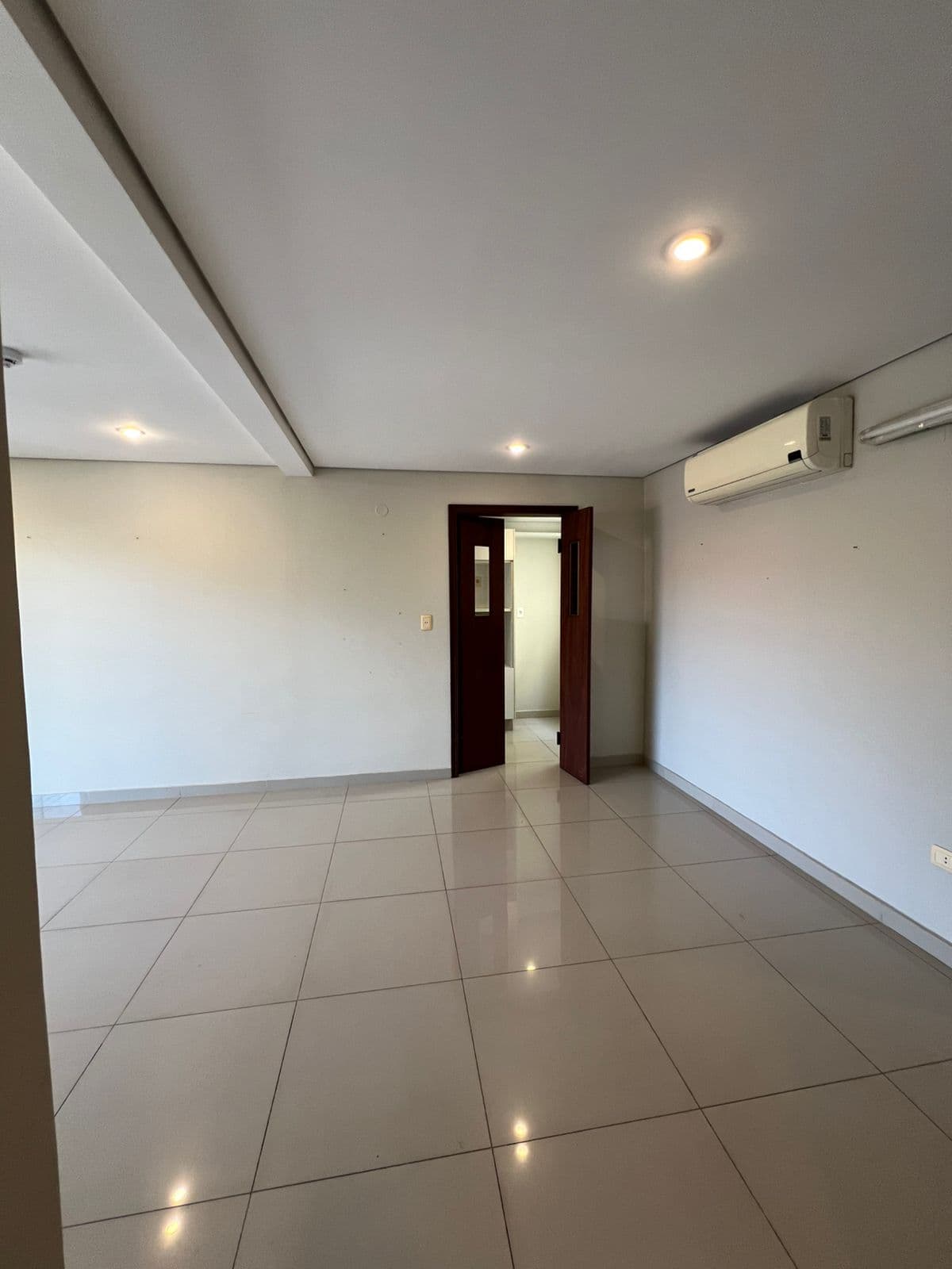 En alquiler departamento de dos dormitorios barrio Herrera, foto 4