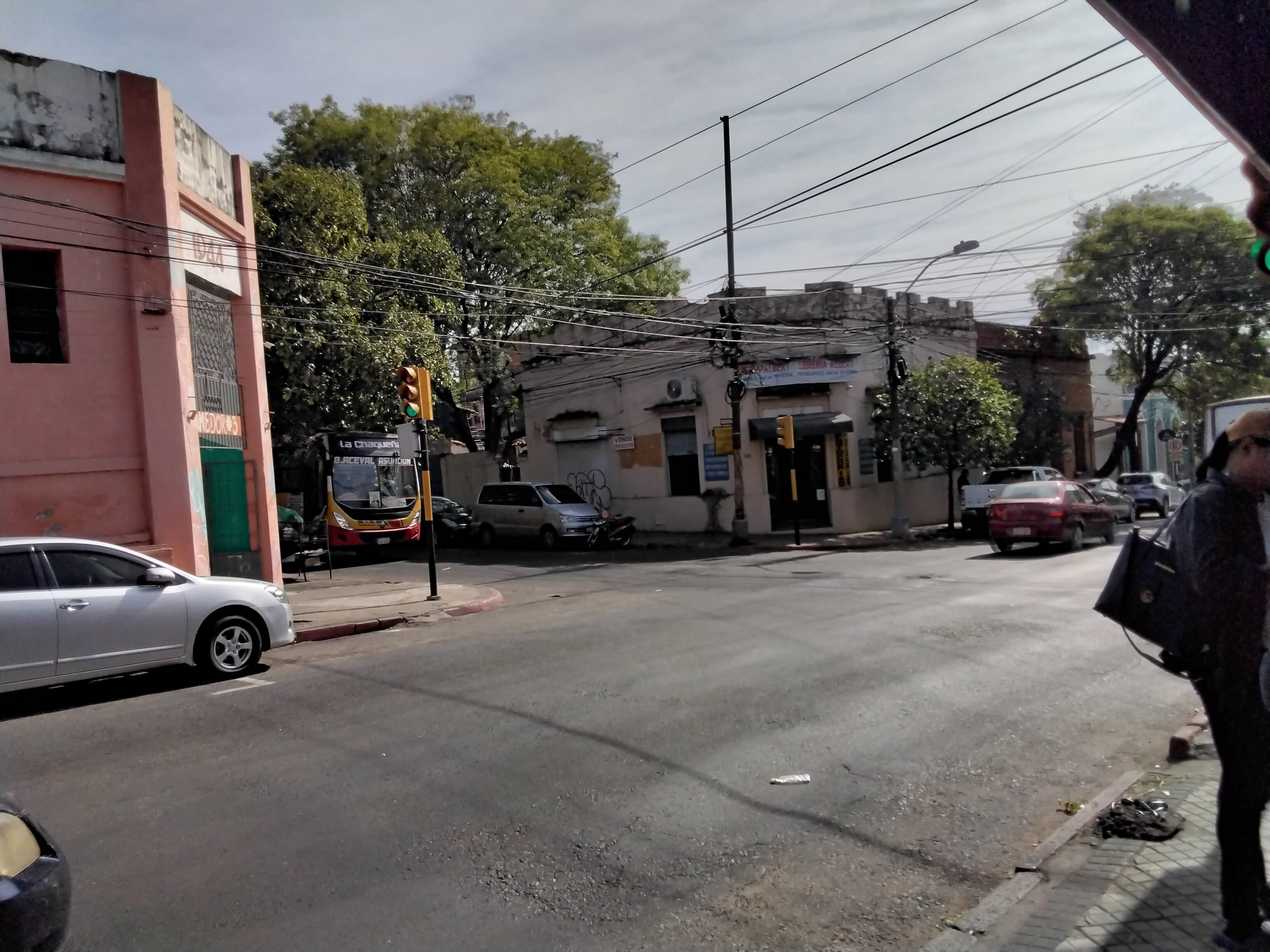 Espéctacular Esquina Para Inversionistas Sobre La Calle Montevideo Y Jejui