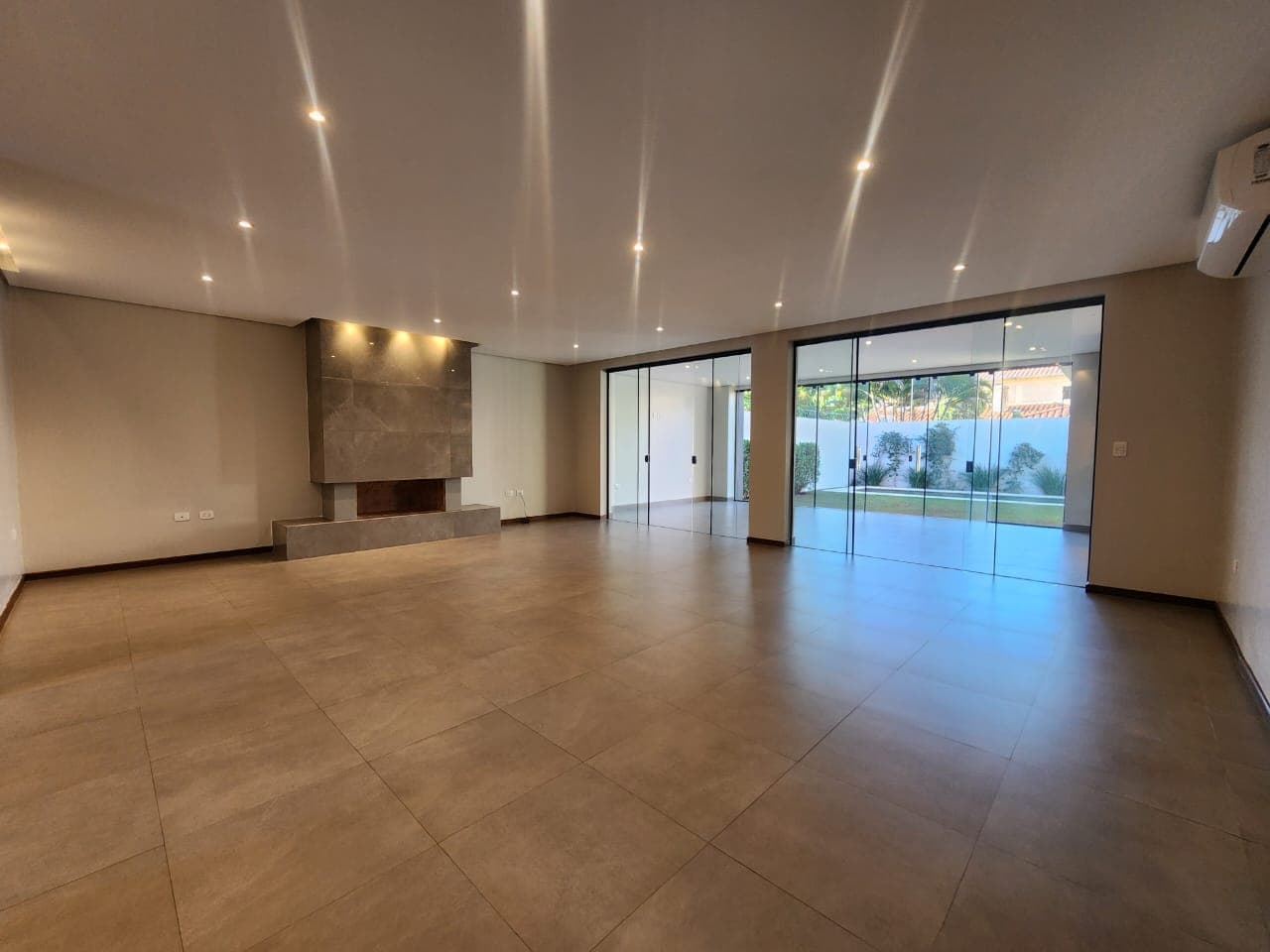 Moderna residencia 4 suites barrio mburucuya — foto 3