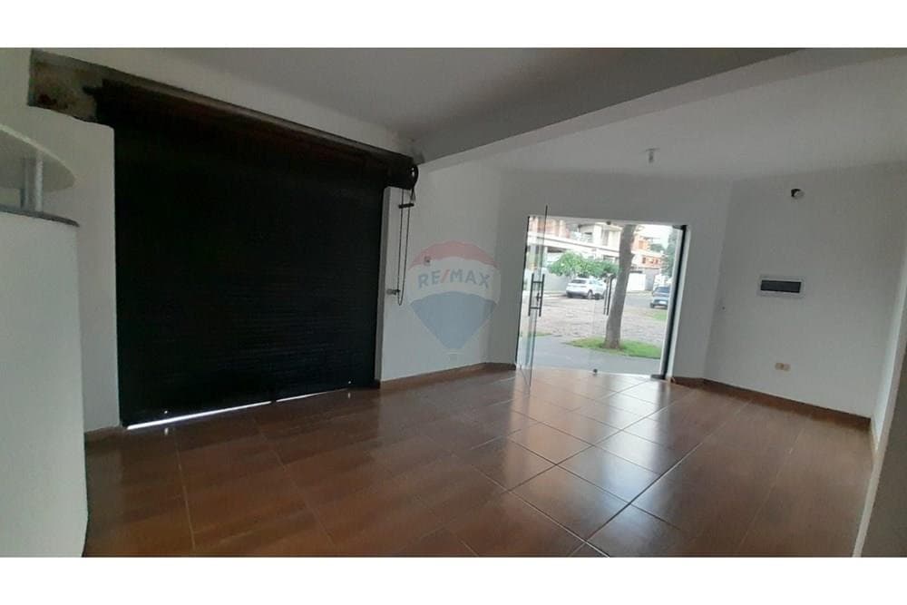 Salon comercial barrio Las Lomas a pasos del shopping del sol, foto 3
