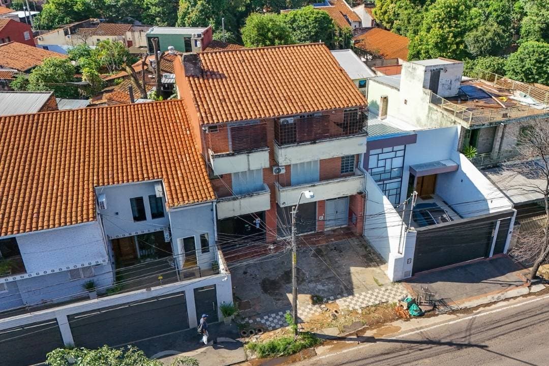 Edificio de 3 niveles sobre avenida gral. Santos, foto 1