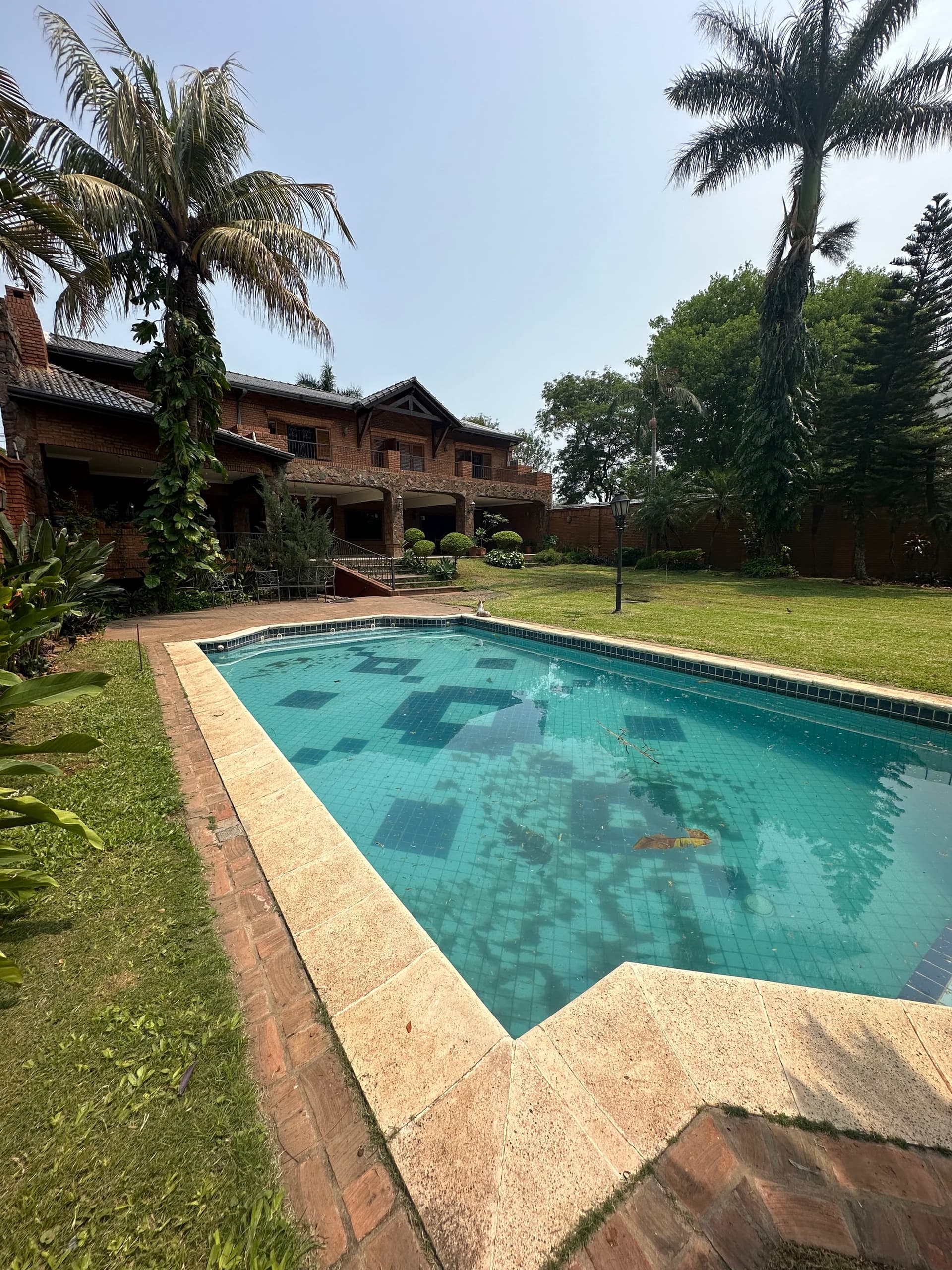 Alquilo Gran Residencia De 4 Suites Mas Escritorio en Bo.Villamorra
