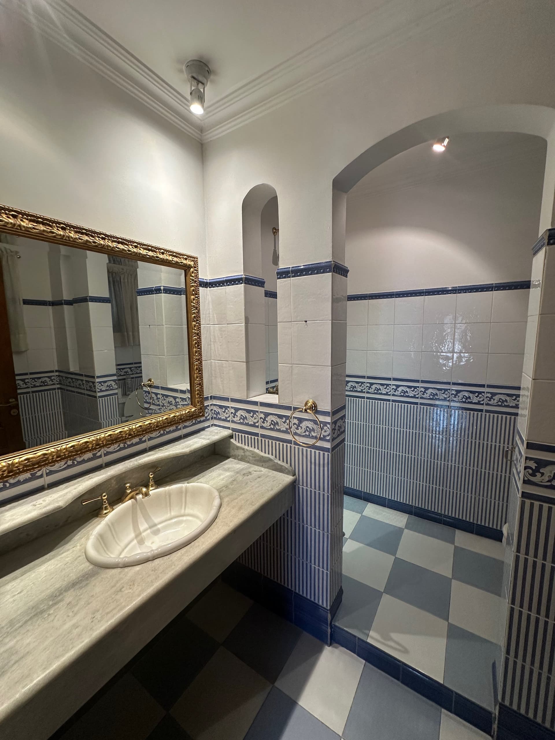 Gran Residencia De 4 Suites Mas Escritorio en Bo.Villamorra, foto 5