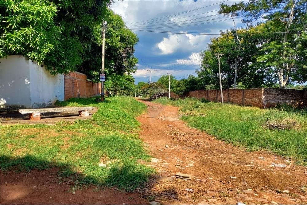 En venta amplio terreno en el centro de ypane