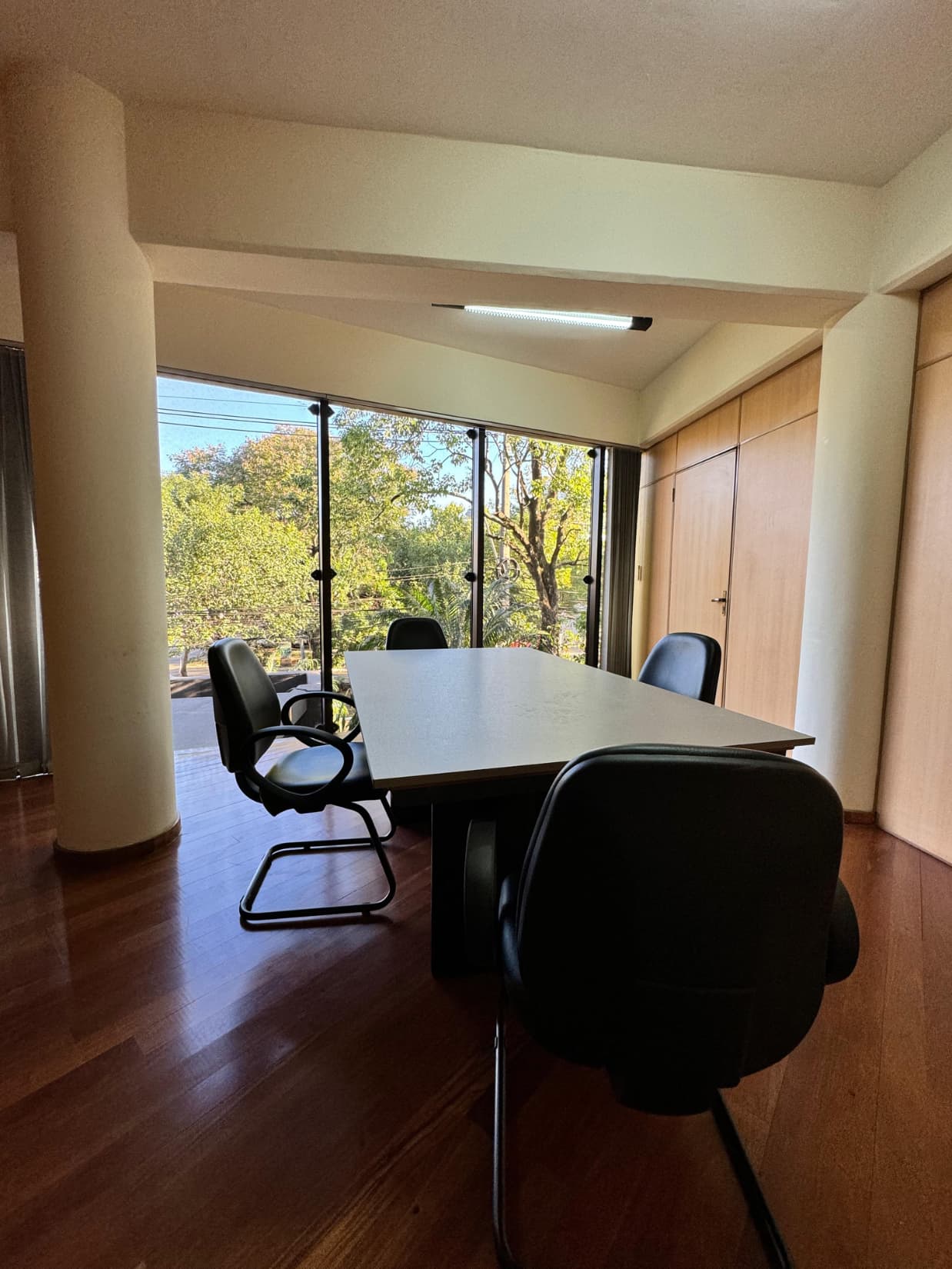 *en alquiler oficina de 120m2 amoblado zona boggiani con cochera*, foto 2