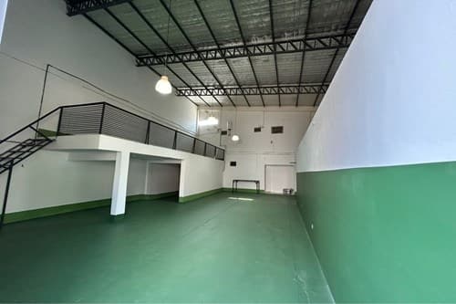Deposito con local comercial en ciudad nueva en alquiler — foto 4