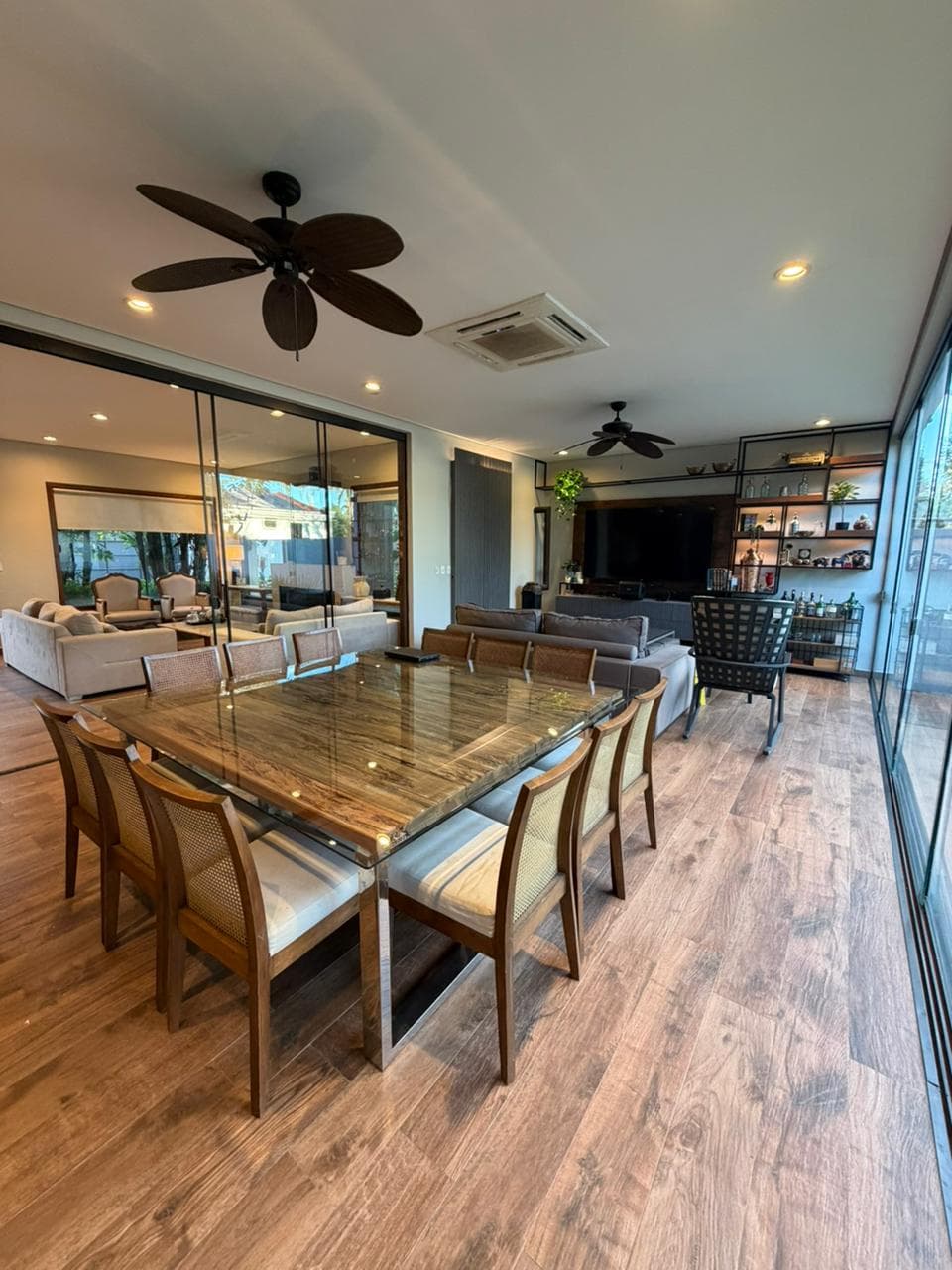 4300 usd - hermosa residencia de 4 dorm. En barrio mburucuya (zona cpj) — foto 3